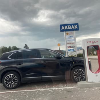 Tesla Şarj İstasyonlarında Tesla Kullanıcılarına Ayrıcalık Tanınmıyor