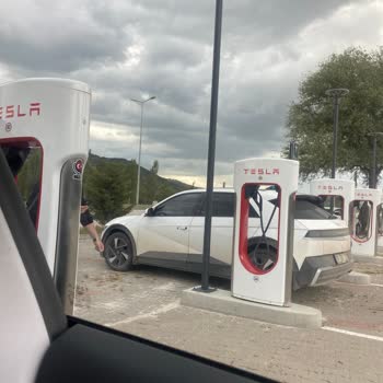 Tesla Şarj İstasyonlarında Tesla Kullanıcılarına Ayrıcalık Tanınmıyor