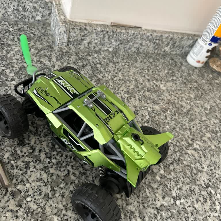 Şok Mağazasından Alınan Kumandalı Arabanın Pili Hemen Bozuldu