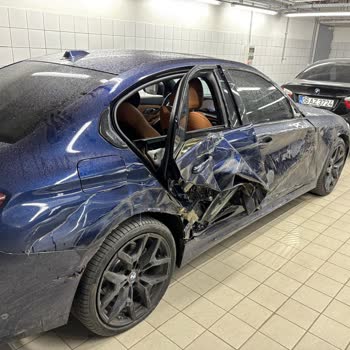 BMW 320i'nin Airbaglari açılmadı