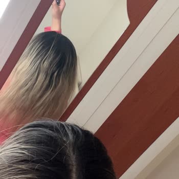 İstediğim Saç Rengi Yapılmadı, Dip Boyası Ve Fön De Sorunluydu