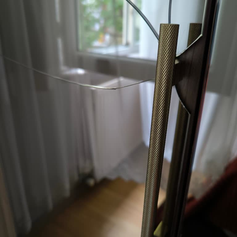 2 Yıldır Kırık Gelen Aynalı Kapak Değişmedi, Mağduriyetim Sürüyor