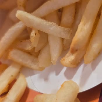 Popeyes Max Doyuran Menüde Patatesten Kıl Çıkması Ve Hijyen Sorunu