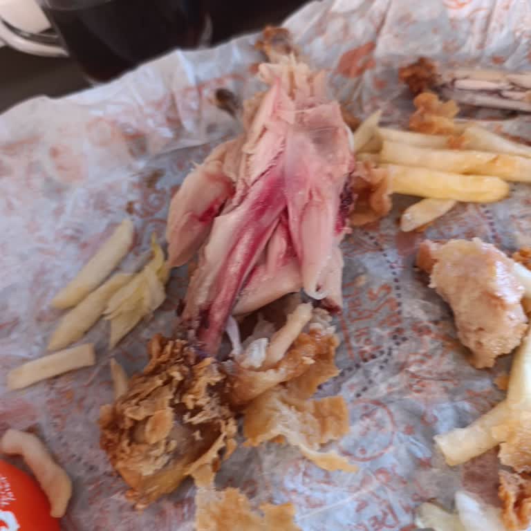 Popeyes Güneşli Şubesinden Kanlı Ve Çiğ Tavuk, İlgisiz Müşteri Hizmeti