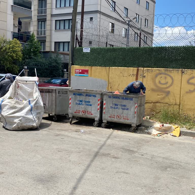 Çöp Konteynerlerinden Yayılan Koku Ve Sinek Sorunu Çözülmüyor