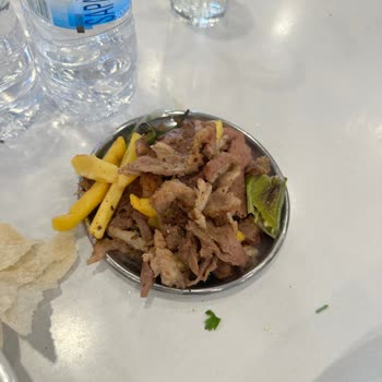 Köfteci Yusuf'ta Çiğ Döner Ve İlgisiz Personel Mağduriyeti