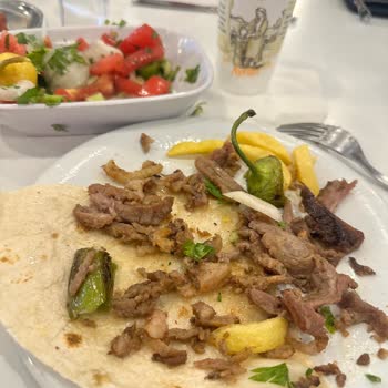 Köfteci Yusuf'ta Çiğ Döner Ve İlgisiz Personel Mağduriyeti