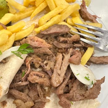 Köfteci Yusuf'ta Çiğ Döner Ve İlgisiz Personel Mağduriyeti