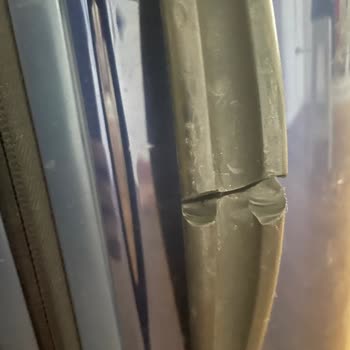 Aldığım Valiz Teşhir Ürünü Çıktı, Tamirat Ücreti Benden Talep Edildi