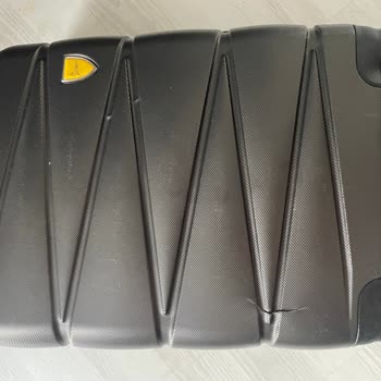 Yeni Alınan Bavulum Uçuş Sonrası Hasar Gördü, Çözüm Bekliyorum