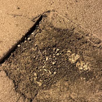 Yolda Oluşan Çukur Yüzünden Aracımın Lastiği Yarıldı, Mağduriyet Yaşadım