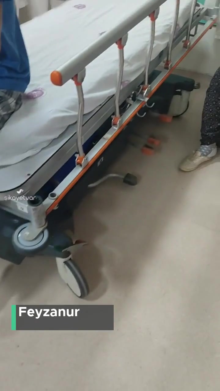 Fırat Üniversitesi Hastanesi Acili İlgisiz, Dalga Geçiyorlar İnsanlarla! videonun kapak resmi