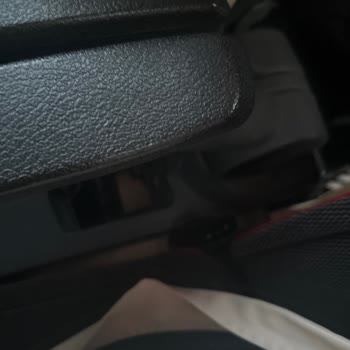 Uzun Yolculukta Priz Ve Emniyet Kemeri Sorunu