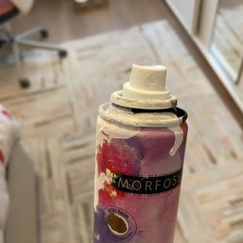 Gratis'ten Aldığım Kuru Şampuan Elimde Patladı Ve Odamı Kirletti