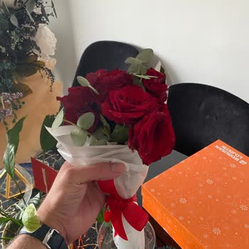 Sipariş Edilen Çiçek Görseliyle Gönderilen Çiçek Tamamen Farklıydı, Mağdur Oldum