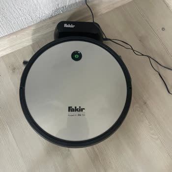 Robot Süpürge Temizlik Yapmadan Şarj İstasyonuna Dönüyor