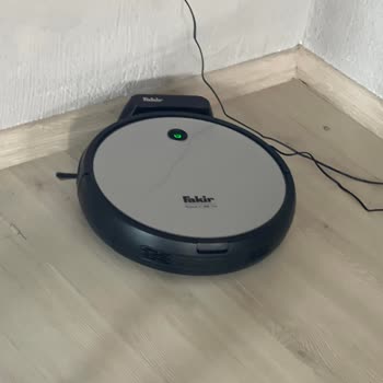 Robot Süpürge Temizlik Yapmadan Şarj İstasyonuna Dönüyor