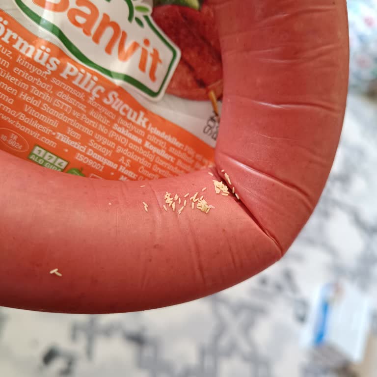 Aldığım Sucukta Kurt Çıktı, Sağlığımız Tehlikede