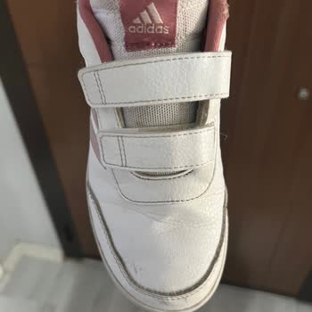 Adidas Ayakkabı 1 Ayda Yırtıldı, İnceleme Sonucu Tatmin Etmedi