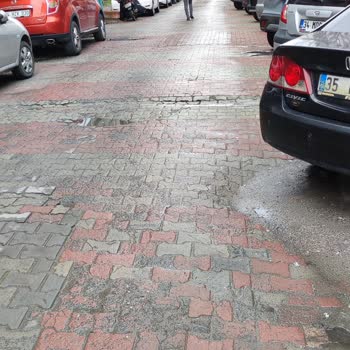 Kentsel Dönüşüm Sonrası Bozulan Yollar Ve İlgisiz Belediye Hizmeti