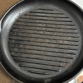 Lava Döküm Tavada Sürekli Yapışma Ve Yetersiz Müşteri Desteği