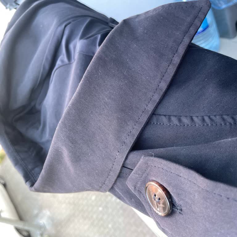 Aldığım Trençkot 1 Ayda Rengini Kaybetti, İnceleme Sonucu Tatmin Edici Değil