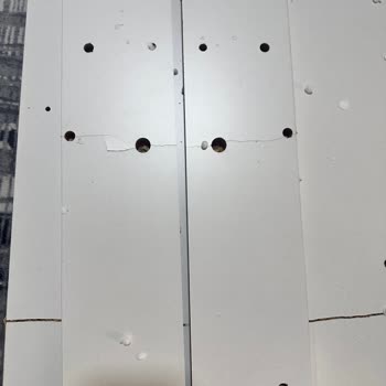 Kırık Dolap Parçaları Ve Cevapsız Müşteri Hizmeti Mağduriyeti