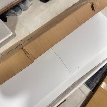 Kırık Dolap Parçaları Ve Cevapsız Müşteri Hizmeti Mağduriyeti