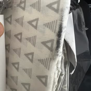 Açık Paketli Ve Lekeli Nevresim Takımı, İletişim Sorunu