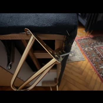 Koltuk Çöktü, İlgi Ve Üslup Da Sınıfta Kaldı