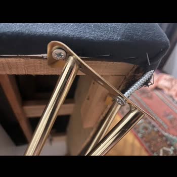 Koltuk Çöktü, İlgi Ve Üslup Da Sınıfta Kaldı