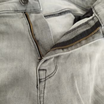 Aldığım Pantolonlarda Kumaş Ve Fermuar Sorunlarıyla Karşılaştım