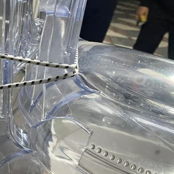 Atölye4 Dekor Tasarım Atölyesi Garanti Kapsamındaki Kırık Sandalyenin Değişimi Yapılmadı