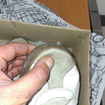 Aldığım Adidas Ayakkabının İç Astarı Ve Burnu Kısa Sürede Açıldı