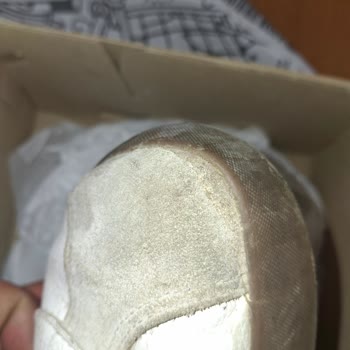 Aldığım Adidas Ayakkabının İç Astarı Ve Burnu Kısa Sürede Açıldı