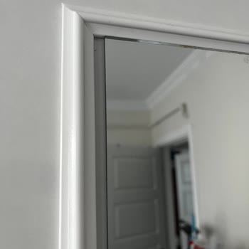 Kırık Ve Eksik Parçalı Dolap, İlgisiz Müşteri Hizmetleri