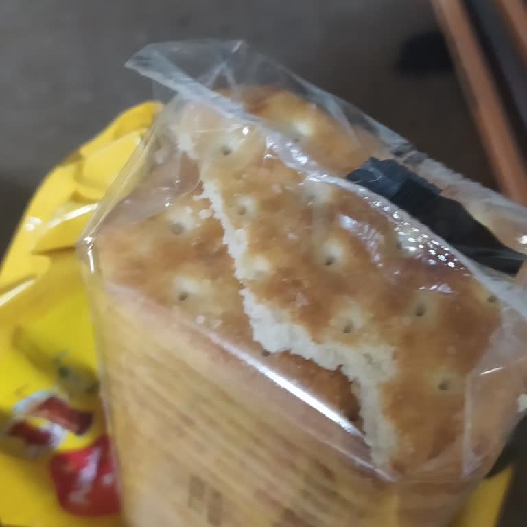 Ülker Aldığım Krakerin İçinde Isırılmış Ürün Çıktı, Mağduriyet Yaşadım