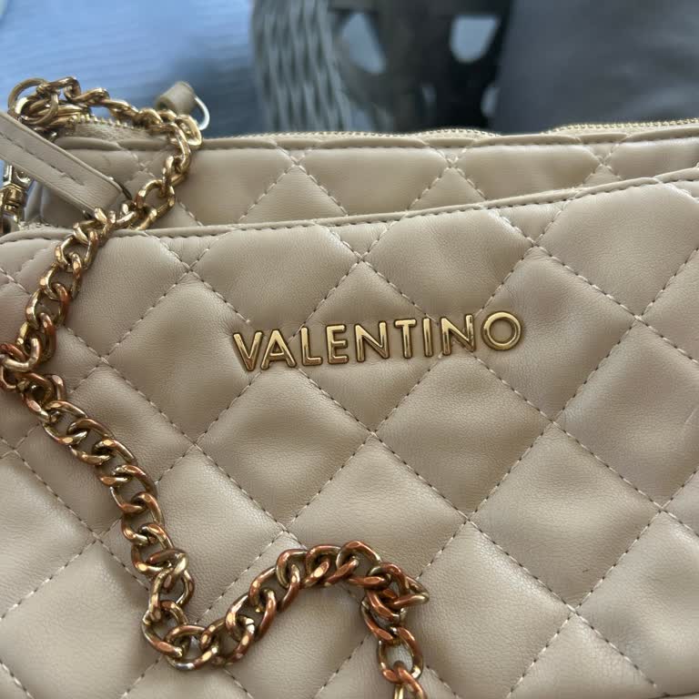 Valentino Çantanın Zincir Askısında Kararma Ve Boyner'in İlgisizliği