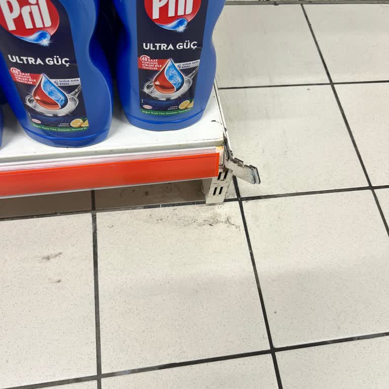 Migros Forum Bornova Mağazasında Tehlikeli Raf Düzeni