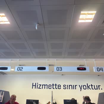 Yapı Kredi İnegöl AVM Şubesinde Uzun Sıra Ve İlgisizlik Mağduriyeti