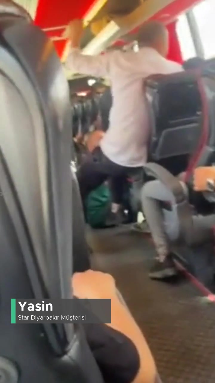 Star Diyarbakır Fazla Yolcu Aldı,  Trafik Polisleri de Detaylı Kontrol Etmedi videonun kapak resmi