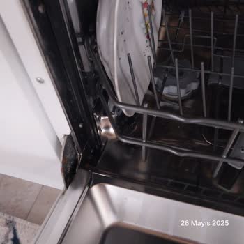 Regal Bulaşık Makinesinde Garanti Süresinde Paslanma Ve Ücretli Parça Değişimi Sorunu