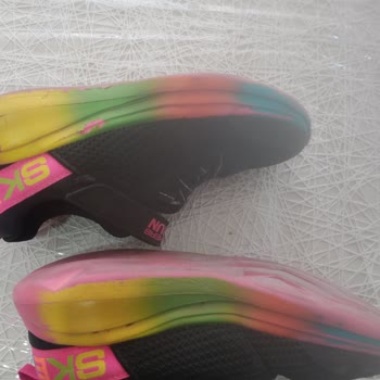 Skechers Spor Ayakkabısı Bir Ay Gibi Kısa Zaman Diliminde Yanları Sıyrıldı