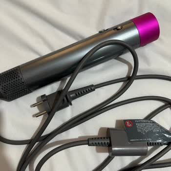 Dyson Airwrap Kullanırken Çıkan Duman Ve Yanık Kokusu Endişe Yarattı