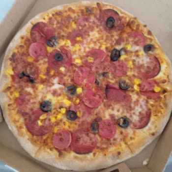 Soğuk Ve Eksik Malzemeli Pizza Hayal Kırıklığı