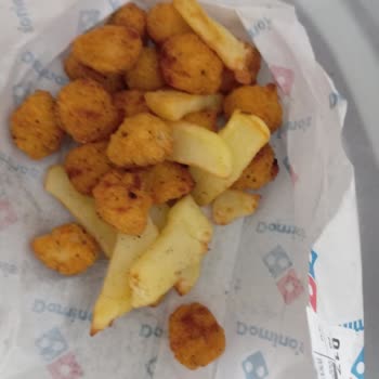 Soğuk Ve Eksik Malzemeli Pizza Hayal Kırıklığı