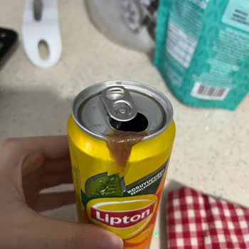 Lipton Şeftali Çayında Şişenin Dibini Kaplayan Yabancı Maddeyle Karşılaştık