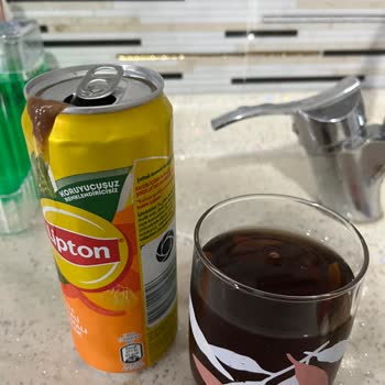 Lipton Şeftali Çayında Şişenin Dibini Kaplayan Yabancı Maddeyle Karşılaştık