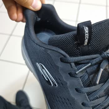 FLO'dan Alınan Skechers Ayakkabının Kısa Sürede Yıpranması Ve Garanti Sürecinde Yaşanan Memnuniyetsizlik