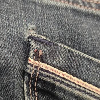 Yeni Alınan Pantolonun Hızla Yırtılması Ve Mağaza İlgisizliği